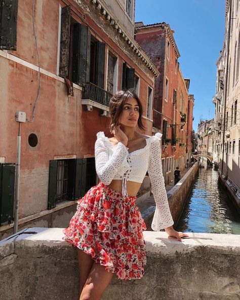 Sonia Dhillon on Instagram: “You had me at ciao ❤️” Venice Italy Outfit, Casual Summer Outfit, Cute Poses, Vacation Outfits, Look Chic, Casual Fall, Summer Wardrobe, Perfect Outfit, Summer Casual