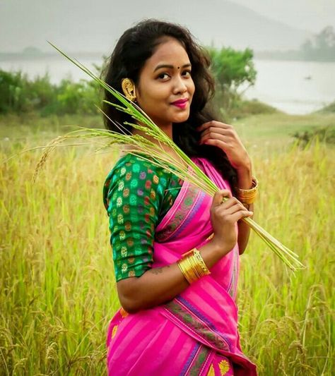 Santali girl Santhali Girl, Fb Girls, Boy Video, The Danish Girl, Dj Photos, Photo Facebook, Gals Photos, Indian Wedding Photography Poses, Romantic Girl