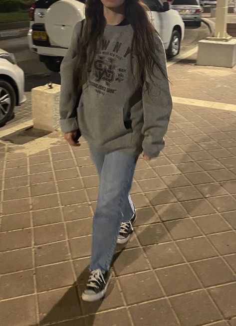 Baggy Clothes Outfit With Converse, Crew Neck And Baggy Jeans Outfit, Baggy Sweatshirt Aesthetic, Slightly Baggy Jeans Outfit, Baggy Clothes With Converse, Hoodie And Jeans Aesthetic, Women In Baggy Jeans, Soft Baggy Aesthetic, Oversize Clothes Aesthetic