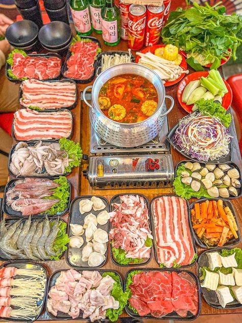 Hot Pot Recipe, Food Set Up, China Food, Foreign Food, Makanan Diet, Yummy Comfort Food, Picnic Food, Fair Food Recipes, Food Goals