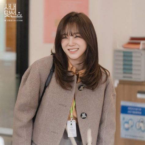 A Business Proposal, Korean Haircut, Korean Hair Color, Hair Style Korea, Hair Color Streaks, Kim Sejeong, Haircuts For Medium Hair, Haircuts Straight Hair, Business Proposal