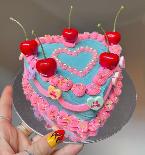 Cake Boxes Diy, Heart Birthday Cake, Bolo Vintage, Faux Cake, Bts Cake, Heart Shaped Cake, Fake Cakes, Boxes Diy, B Day Cake