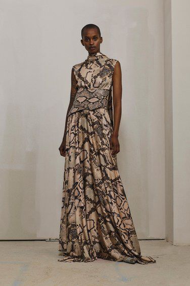 Solace London Pre-Fall 2019 Fashion Show Collection Soft Dresses, Solace London, Older Women Fashion, Safari Print, Full Circle Skirts, Dresses 2020, 2019 Fashion, Runway Collection, Fashion Show Collection