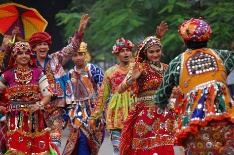 garba raas - flikr Garba Dance, Dance Of India, Cultural Dance, Navratri Chaniya Choli, Festivals Of India, Traditional Dance, Folk Dance, Durga Goddess, Sanskrit