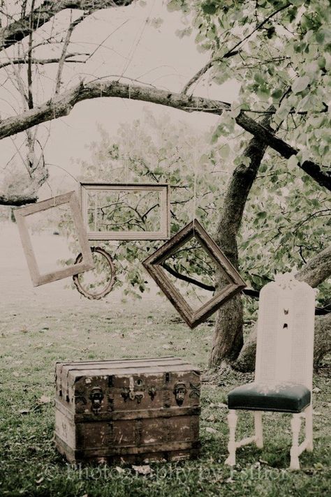 Vintage photo props! Frames. chairs. trunks. Vintage Photo Backdrop Ideas, Outdoor Vintage Photoshoot, Outdoor Photo Props Diy, Outdoor Backdrop Ideas Photoshoot, Outdoor Photography Props, Outdoor Photoshoot Props, Photoshoot Props Diy, Farmhouse Photoshoot, Outdoor Photo Booths