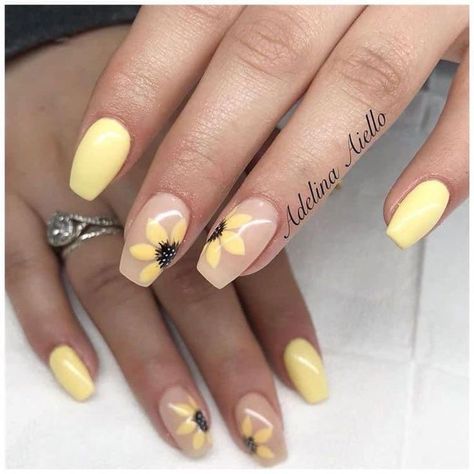 May 16, 2021 - This Pin was discovered by Kristina Mae. Discover (and save!) your own Pins on Pinterest Sunflower Nail Art, Unghie Nail Art, Sunflower Nails, Short Nails Art, Nails 2020, Light Garland, Christmas Tree Pattern, Short Acrylic Nails Designs, Nagel Inspo