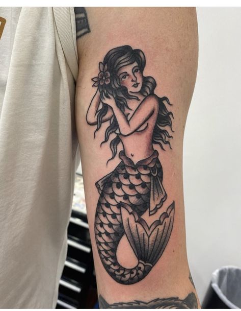 Vintage Mermaid Tattoo, Traditional Mermaid Tattoos, Jessica O, Siren Tattoo, Dragons Tattoo, Mermaid Tattoo Designs, Traditional Tattoo Sleeve, Tattoos Geometric, Old School Tattoo Designs