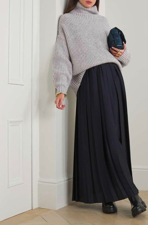 Black Knit Skirt Outfit, Modest Winter Fashion, Edgy Classic Style, Long Black Skirt Outfit, Black Knit Skirt, Knit Skirt Outfit, Winter Skirts, Long Black Skirt, Black Skirt Outfits