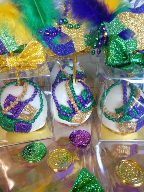 Mardi Gras Candy, Mardi Gras Desserts, Caramel Dip, Chocolate Apples, Mardi Gras Party, 50th Birthday Party, Candy Apples, Bday Ideas, 50th Birthday