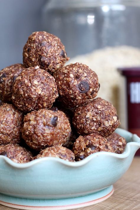 Healthy Nutella Energy Bites | The Conscientious Eater Nutella Bites, Oats Protein, Nutella Snacks, Nutella Recipes Easy, Healthy Nutella, Biscuits Diététiques, Healthy Cookie Dough, Plant Based Recipes Easy, Hazelnut Butter