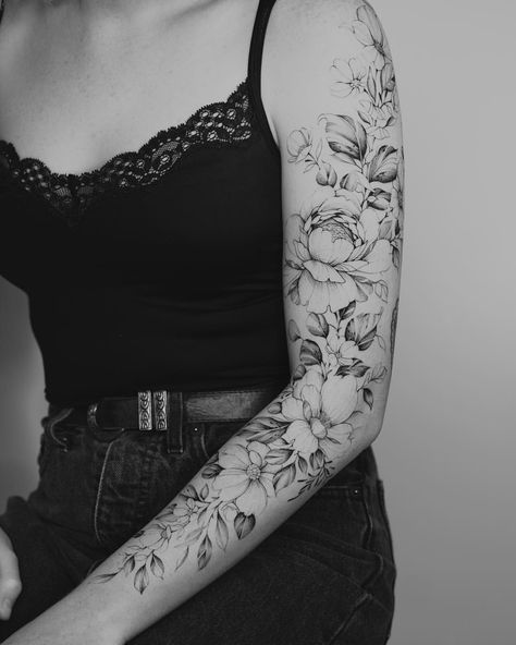 Floral sleeve 🌸🌿 Vintage Tattoo Sleeve, White Flower Tattoos, Black And White Flower Tattoo, Arm Tattoos Black, Girls With Sleeve Tattoos, Men Tattoos, Flower Tattoo Arm, Floral Tattoo Sleeve, Cat Tattoos