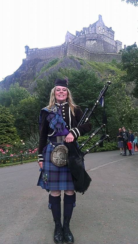 Traditional Scottish Clothing, Scottish Highland Dance, Scottish Bagpipes, Scottish Dress, Scottish Women, Scottish Clothing, Highland Dance, Kilt Outfits, Great Scot