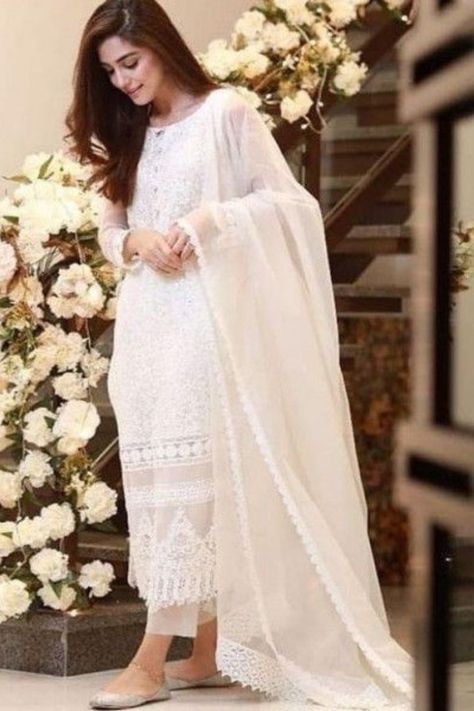 White Kurti Styling Ideas, Kurti Styling Ideas, Anarkali Cotton Kurti, Kurti Styling, Embroidery Dress Wedding, White Kurti, Bridal Couture Week, Birthday Dress Women, Trendy Outfits Indian