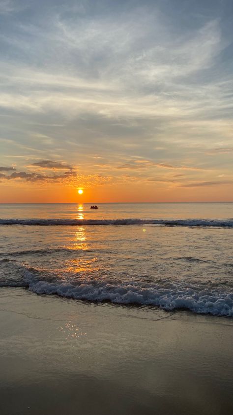 Sunset by the sea in Thailand. Karon beach Phuket Orange Sunsets, Phuket Island, Karon Beach, Sunset Time, Rocky Beach, Best Sunset, Sun Goes Down, Sunset Pictures, Phuket