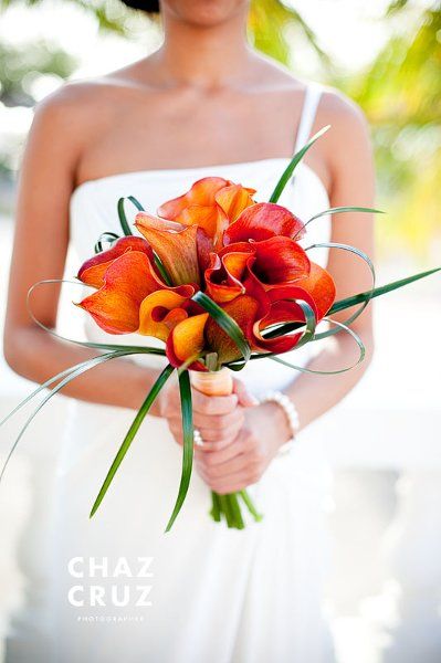 August Wedding Flowers, Berry Flowers, Calla Lily Bridal Bouquet, Orange Bridal Bouquet, Lily Bridal Bouquet, Simple Wedding Bouquets, Calla Lily Bridal, Purple Calla Lilies, Orange Bouquets