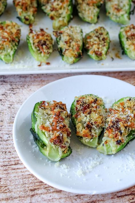 Baked Stuffed Brussels Sprouts w/Bacon & Cheeses Brussel Sprouts Appetizer, Brussels Sprouts With Bacon, Recipes Vegetables, Bacon Brussel Sprouts, Bacon And Cheese, Brussels Sprout, Sprouts With Bacon, Easy Lunch Recipes, Family Eating