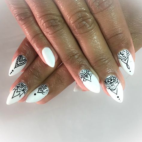 Henna-Inspired Nail Art -  - NAILS Magazine Bohemian Nails Designs, Henna Nail Design, Nails With Henna, Indian Nail Art, Henna Nail Art, Mandala Nails, Indian Nails, Black And White Nail Art, Emerald Nails