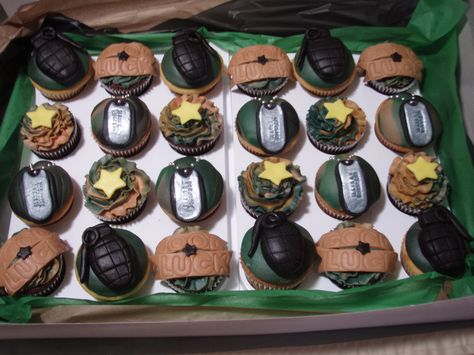 Army Cupcakes - I made these cupcakes for a brave man that was leaving to the war. <3 Military Cupcakes, Army Cupcakes, Army Themed Birthday, Marine Cake, Army Cake, Army Birthday Parties, Military Cake, Camo Party, Brave Man