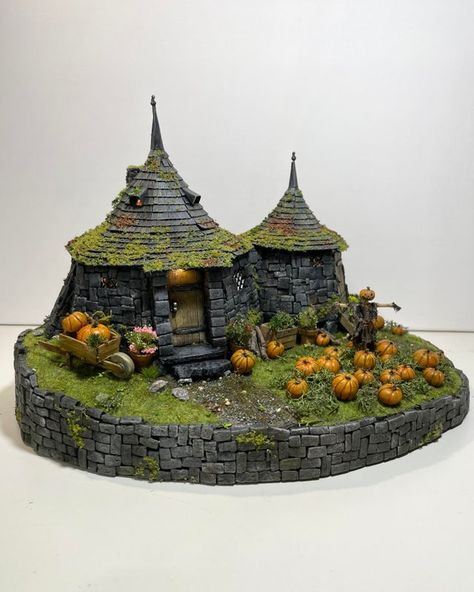 Diy Hagrids Hut, Pumpkin Diorama, Harry Potter Pumpkin, Hagrids Hut, Harry Potter Miniatures, Fairy House Crafts, Hobbit Art, Fairy House Diy, Noel Diy