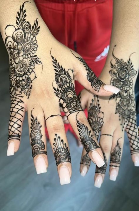 Somali Henna Designs, Somali Henna, Henna Crown, Mehndi Tattoos, Crown Tattoos, Cute Henna Designs, Cute Henna Tattoos, Henna Style Tattoos, Henna Inspo