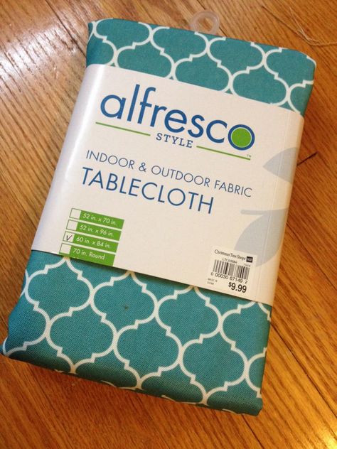 DIY Outdoor Pillows: The 15 Minute Tablecloth and Plastic Bag Method Diy Outdoor Pillows, Stencils Tutorials, Outdoor Tablecloth, Diy Website, Tablecloth Fabric, Stencil Diy, Flipping Furniture, Diy Patio, Diy Outdoor Furniture