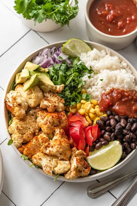 Try these roasted cauliflower bowls with rice, black beans, salsa, red onion, avocado and cilantro for a healthy and delicious plant-based meal. Cauliflower Burrito, Cauliflower Bowls, Running On Real Food, Salad Shop, Red Pepper Recipes, Rice Black Beans, Red Onion Recipes, Quick Pickled Red Onions, Poke Bowls