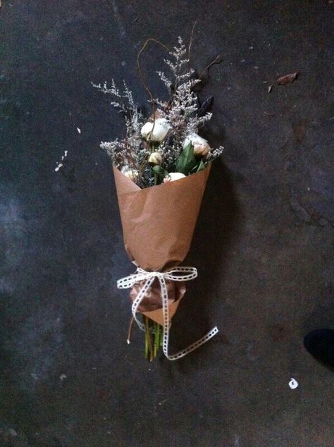 Rustic bouquet wrapped in brown paper. White peony and misty statice Flower In Brown Paper, Simple Flower Bouquet Gift Brown Paper, Flowers In Brown Paper, Paper Wrapped Bouquet, Rustic Bouquet, Paper Bouquet, White Peony, Flower Bucket, Flowers Bouquet Gift