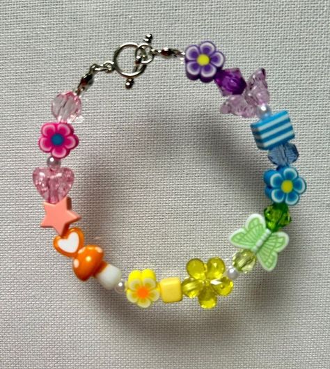 Rainbow Bracelet Beads, Rainbow Beaded Bracelets, Rainbow Bead Bracelet, Candy Bracelets, Diy Kandi Bracelets, Diy Friendship Bracelets Tutorial, Cute Friendship Bracelets, Preppy Bracelets, Candy Bracelet