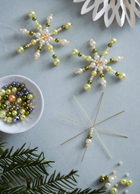 Beaded star for hanging | DIY-projects | Søstrene Grene Star Garland Diy, Diy Garland Paper, Beaded Ornaments Diy, Juleverksted For Barn, Jul Diy, Beaded Snowflakes Ornament, Diy Beaded Ornaments, Diy Jul, Holiday Beading