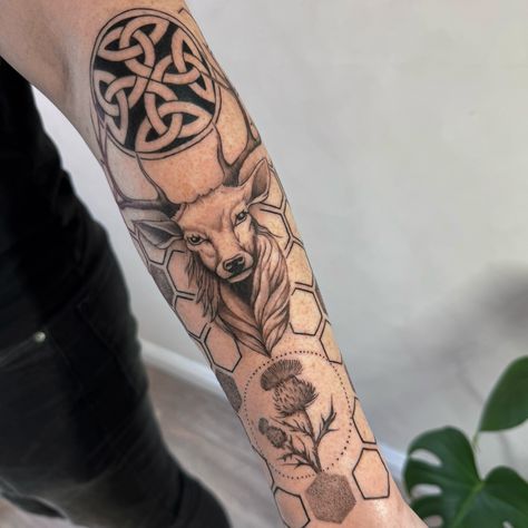 Scottish themed start. Looks outstanding 🖤😉 #tattoolover #snaketattoo #firsttattoo #tattoouk #tattoonortheast #tattoonewcastle #tattoonewcastleupontyne #tattooedmodels #floraltattoo #finelinetattoo #realismtattoo #botanicaltattoo #killerinktattoosupplies #killerinktattoo Scottish Themed Tattoos, Themed Tattoos, Tattoo Uk, Botanical Tattoo, Realism Tattoo, Snake Tattoo, Fine Line Tattoos, Tattoo Models, First Tattoo