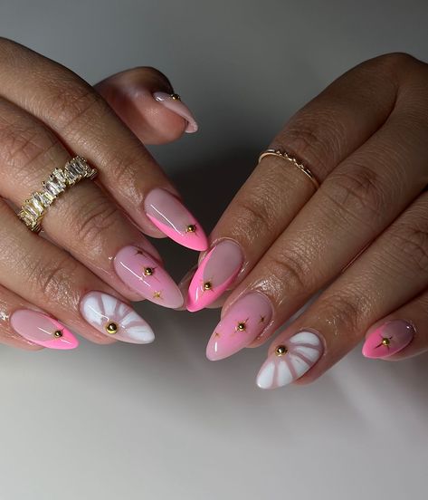 Pink And White Birthday Nails, Pink Round Nails, Pink Aesthetic Nails, Intricate Nail Designs, Pink Almond Nails, Oval Acrylic Nails, Spring Acrylic Nails, Subtle Nails, Summery Nails