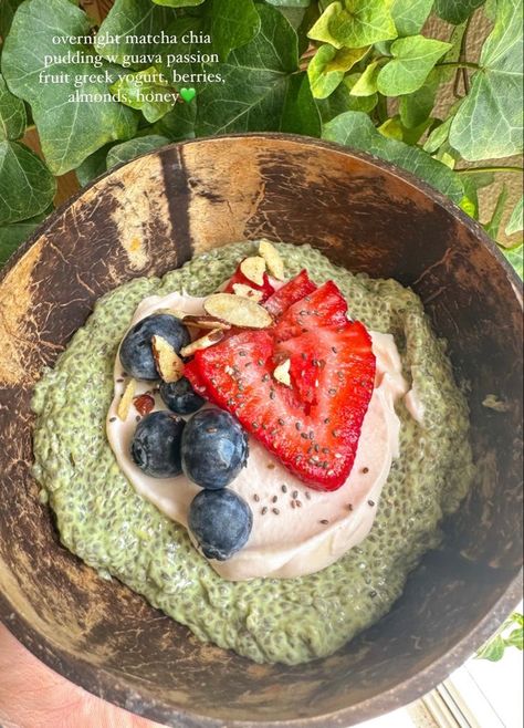 Food Is Fuel Aesthetic, Oats Strawberry, Green Juice Girl, Checklist Ideas, Matcha Oats, Matcha Chia Pudding, Raw Breakfast, Slim Face, Beauty Routine Checklist