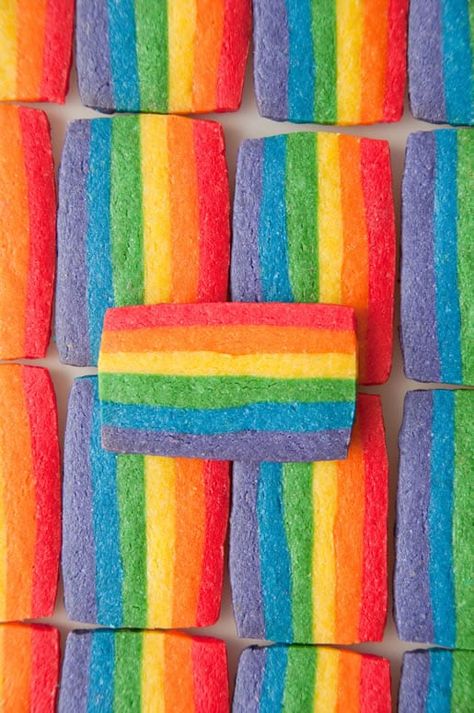 Looking for some colorful rainbow snacks for those that love rainbows? Then look no further, we have all kinds of colorful rainbow treats! Rainbow Snacks, Rainbow Cookies, Rainbow Connection, Rainbow Food, Rainbow Bright, Rainbow Aesthetic, Taste The Rainbow, Love Rainbow, Rainbow Birthday