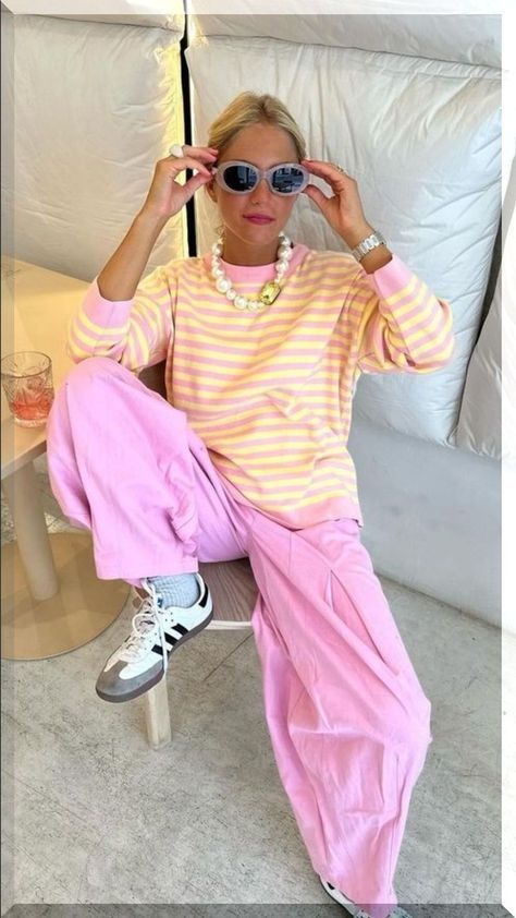 Colorful Tomboy Outfits, Sunshine Outfit, Colorful Summer Outfits, Portuguese Style, Linen Pants Outfit, Nashville Outfits, Pastel Outfit, Italy Outfits, Cooler Look