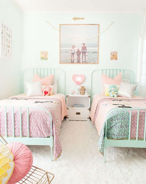 Find small space solutions and decorating ideas for shared kids' bedrooms, from pretty pastels to bright patterns and more. Pastel Girls Room, Rum Inspo, Shared Girls Room, Sister Room, Kids Shared Bedroom, Shared Bedroom, Twin Beds, Shared Room, Girl Bedroom Designs