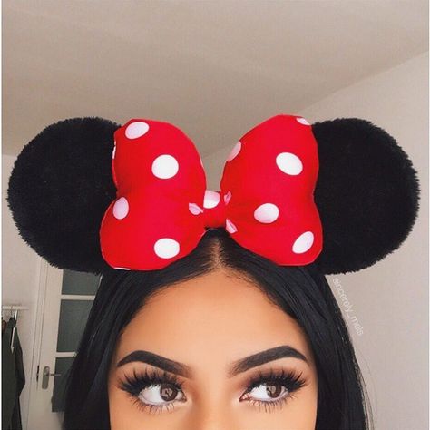 Eyebrows, eyes, and Minnie Mouse ears on fleek. @sincerely_mels #BellettoBeauty #BellettoStudio Disney Photo Ideas, Disneyland Pictures, Disney Photography, Parc D'attraction, Disney Photos, Ears Headband, Dipbrow, Minnie Mouse Ears, Disney Lover