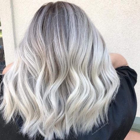 Icy Blonde With Root Tap, Short Icy Blonde Hair With Shadow Root, Icy Blonde Hair With Shadow Root, Blonde Shadow Root With Money Piece, Root Tap, Grey Transition, Blonde Foils, Ashy Hair, Baylage Hair