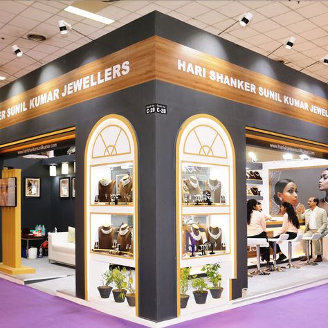 Just like the exquisiteness of jewellery accentuates the style of women, Panache Exhibitions embellished the exhibition stall design of Hari Shanker Sunil Kumar Jewellers with the absolutely creative approach for its presentation at Gem Fair 2019 held at Pragati Maidan, New Delhi  #GemFair2019 #PragatiMaidan #NewDelhi #ExhibitionsDelhi #Diamond #Bridal #Wedding #Ring #Fair2019 #BridalJewellery #DiamondJewellery #GoldBangle #Bangles #GemFair #PanacheExhibitions #necklace #necklaceforgirl Wedding Show Booth, Booth Design Exhibition, Jewelry Booth, Exhibition Stall Design, Stall Design, Small Theatre, Jewellery Exhibition, Storefront Design, Trade Show Booth Design