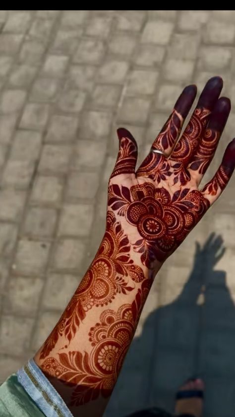 Back Full Hand Mehndi Designs, Diwali Mehndi Designs, Glass Skin Home Remedies, Tomato Skin Care, Diwali Mehndi, Front Hand Mehndi Designs, At Home Skincare, Get Fair Skin, Skincare At Home