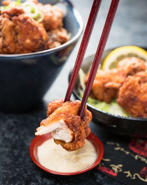 Karaage chicken bite held in chopsticks. Mayonnaise Photography, Karage Chicken, Chicken Karaage Recipe, Karaage Recipe, Karaage Chicken, Fried Chicken Skin, Chicken Karaage, Fried Chicken Recipe Southern, Japanese Fried Chicken