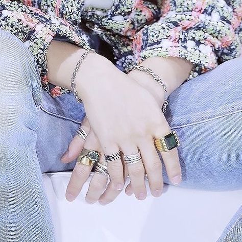 jimin details Jimin Jewelry, Jimin Style, Silver Jewelry Fashion, Mochi, Bts Jimin, Park Jimin, Never Give Up, Silver Jewelry, Fashion Jewelry