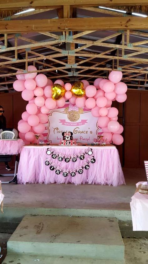 WOW!! Just look at the amazing balloon decorations at this Minnie Mouse Birthday Party!! See more party ideas and share yours at CatchMyParty.com #catchmyparty #partyideas #minniemouseparty #minniemouseparty #minniemousedesserttable Hall Birthday Party, Minnie Mouse Birthday Theme, Minnie Mouse Birthday Party Ideas, Minnie Mouse First Birthday, 1st Birthday Party For Girls, Easy Party Decorations, Boys 1st Birthday Party Ideas, Girls Birthday Party Themes, Party Backdrops