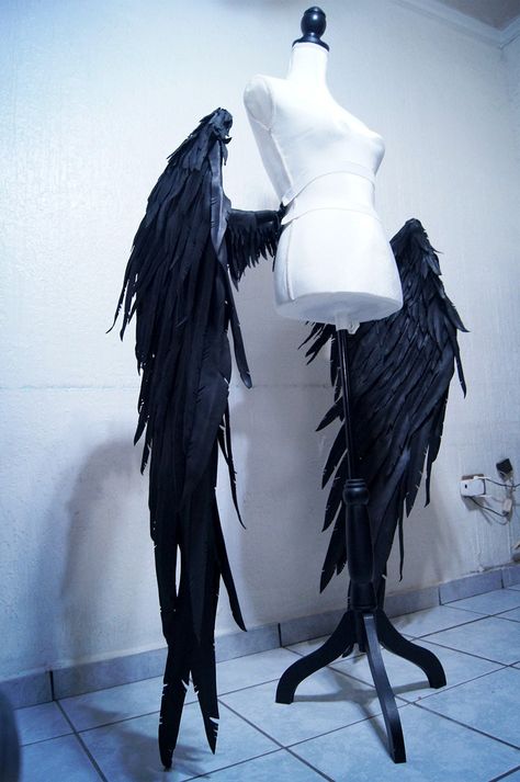 Black medium wings for Cosplay, Albedo cosplay from Overlord I've adjusted shipping prices for you! More shipping options to choose! THE FINAL PRODUCT CAN SLIGHTLY DIFFER FROM PHOTOS! The item is NOT READY TO SHIP, the wings are very detailed and depending on my workload might be made between 6-10 weeks! If you have a specific deadline, you should write us about it before buying. You can ask them in any color! Also you can ask them for the upper back. WINGS *Details!! Total length: 140cm approx Aesthetic Drawer, Wings For Cosplay, Albedo Cosplay, Wing Tutorial, Wings Cosplay, Cosplay Wings, Costume Wings, Wings Costume, Black Wings