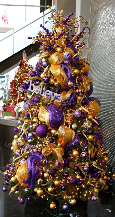 Beautiful purple and gold Christmas tree Purple And Gold Christmas Tree, Purple Christmas Tree Decorations, Purple Christmas Decorations, Purple Christmas Tree, Gold Decorations, Purple Christmas, Cool Christmas Trees, Accessories Gold, Gold Christmas Tree