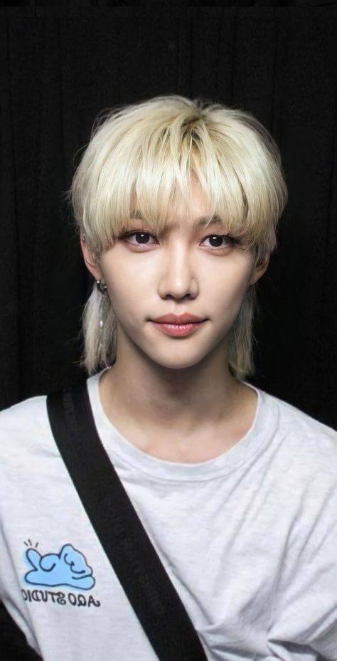 Lee Felix Mullet, Lee Felix Brown Hair, Brown Hair Mullet, Felix Brown Hair, Felix Mullet, Simple Desktop Wallpaper, Brown Hair And Freckles, Brown Hair Pictures, Felix Pics