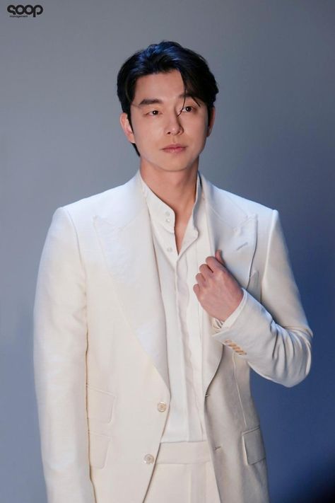 Gong Yoo Soop Management 09.11.22 https://m.post.naver.com/viewer/postView.naver?volumeNo=34759895&memberNo=22903361 Lee Byung Hun, Tom Ford Beauty, Casting Pics, Song Hye Kyo, Korean Star, Gong Yoo, Asian Actors, Asian Boys, Lee Min