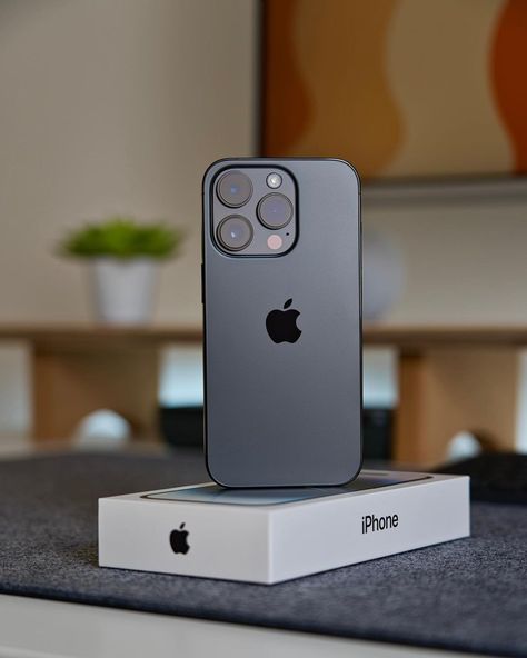 « Let's give some more shots to this iPhone 14 Pro
in the new black color, and focusing on that back. #appleaddicts #iphone14pro #dynamicisland #notch
#iphone14 #iphone14promax #iphoneunboxing
#unboxingiphone14pro #reelitfeelit #appleproduct
#ios16 #appleproducts #iphone14series #apple
#techaddict #iphoneonly #iphonephotography Amazon Phone Cases, Iphone Lifestyle, Iphone Store, All Apple Products, Iphone Life, Iphone Obsession, Clear Iphone Case, I Phone, Apple Iphone 6