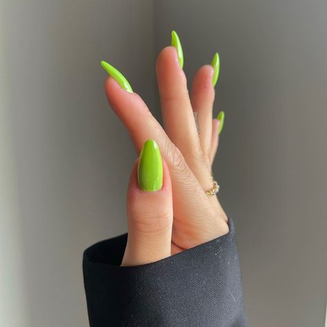 Bright Green Almond Nails, Lime Green Gel Nails, Lime Green Almond Nails, Kelly Green Nails, Gel Fall Nails, Nail Nail Designs, Lime Green Nails, Designer Nails, Subtle Nails