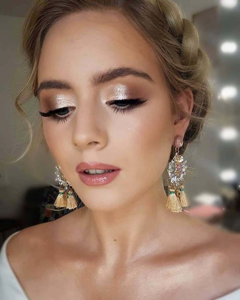 Bridesmaid Makeup Ideas: Guide For 2022 ★ bridesmaid makeup elegant gloss pink lips shimmer eyeshadows joam_makeup Simple Wedding Makeup, Wedding Eyes, Wedding Eye Makeup, Bridal Makeup Natural, Wedding Day Makeup, Makeup For Blondes, Wedding Makeup Looks, Braut Make-up, Makijaż Smokey Eye