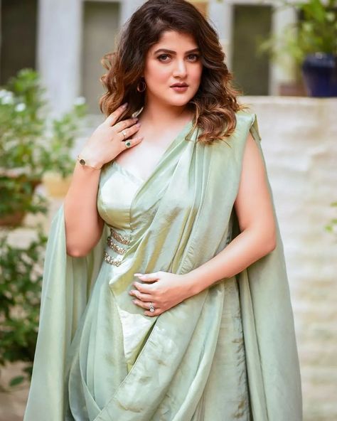 Bengali Language, Fantasy Queen, Beauty Smile, Girl Crush Fashion, Body Positivity, Bollywood Actress, Party Wear, Most Beautiful, Saree